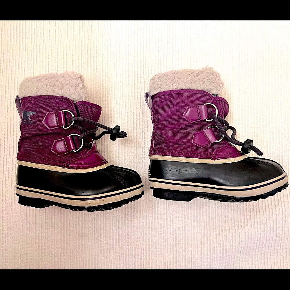 Sorel winter snow boots toddler size 8.